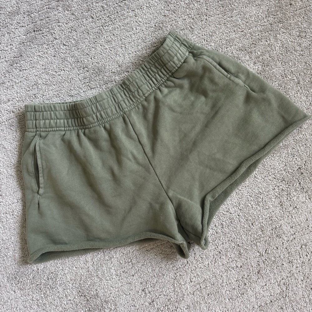 2/$20 Offline by Aerie Throwback Fleece Short in Olive Fun size M - Picture 3 of 9